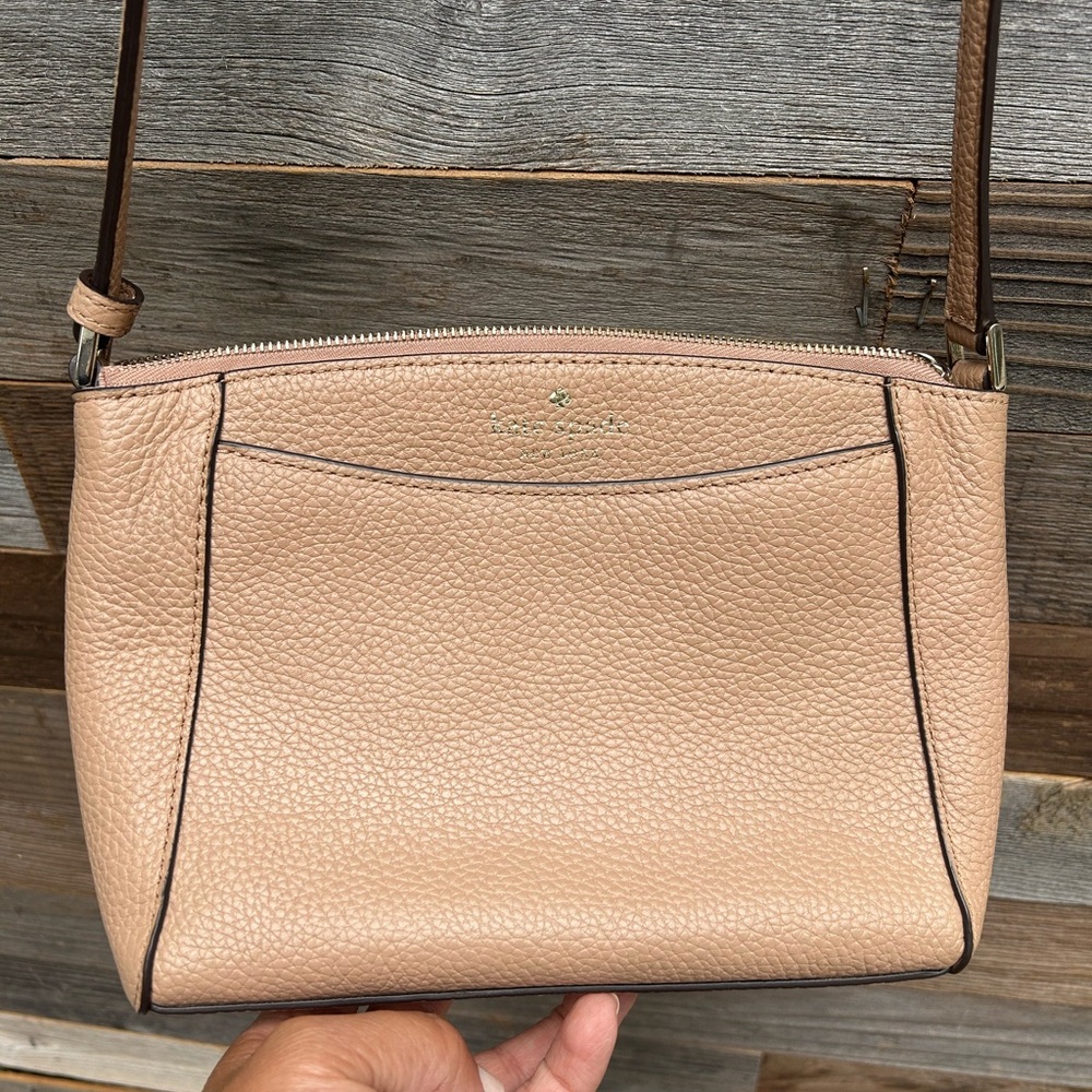 Kate Spade crossbody bag with adjustable strap in good condition